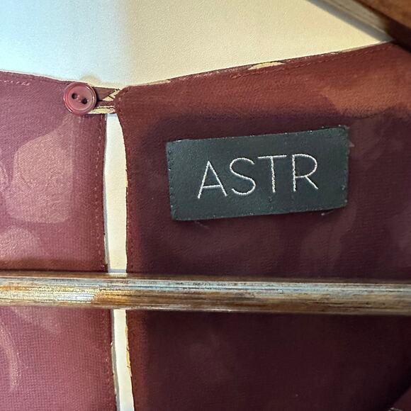 ASTR The Label Wine Red Floral Long Sleeve Lined Mini Dress Medium / Small - Picture 8 of 10